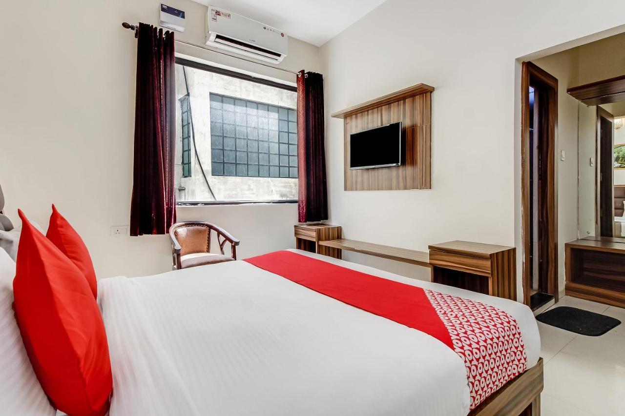 Oyo 10213 Hotel Panache Mathura Exterior foto